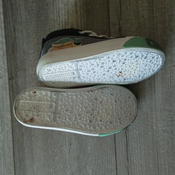 kids size 8 toddlers The Mandalorian high top zip sneakers baby Yoda - Picture 6 of 7